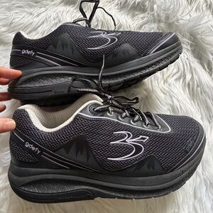 Gdefy Gravity Defeyer Mighty Walk Shoes Sneakers Women’s Size 11 Black Purple